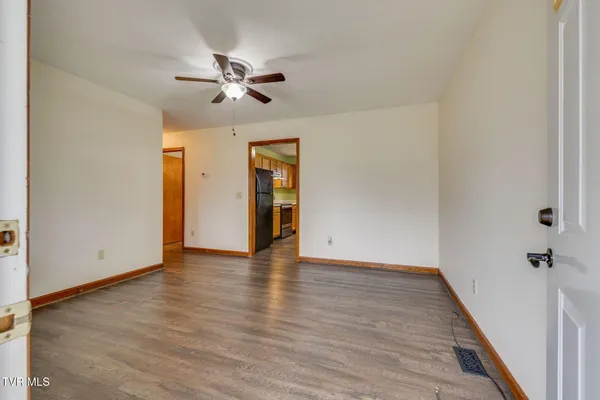 $1,200 | 209 Cherry Street, Unit A, Mount Carmel, TN 37645