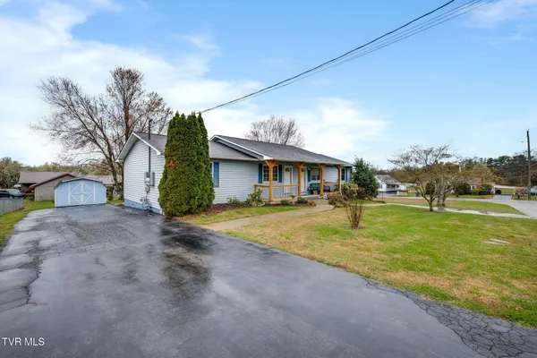 $1,200 | 209 Cherry Street, Unit A, Mount Carmel, TN 37645