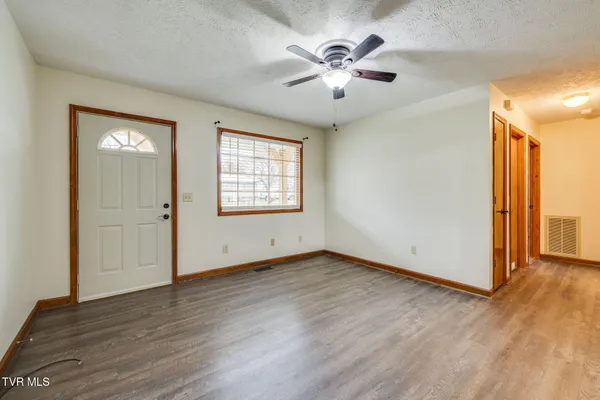$1,200 | 209 Cherry Street, Unit A, Mount Carmel, TN 37645