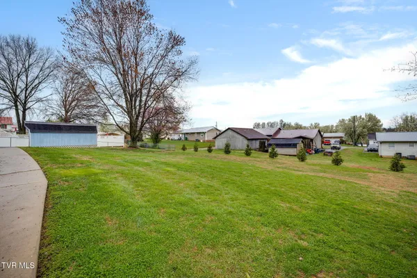 $1,200 | 209 Cherry Street, Unit A, Mount Carmel, TN 37645