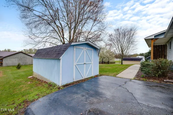 $1,200 | 209 Cherry Street, Unit A, Mount Carmel, TN 37645