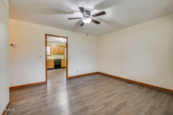 $1,200 | 209 Cherry Street, Unit A, Mount Carmel, TN 37645