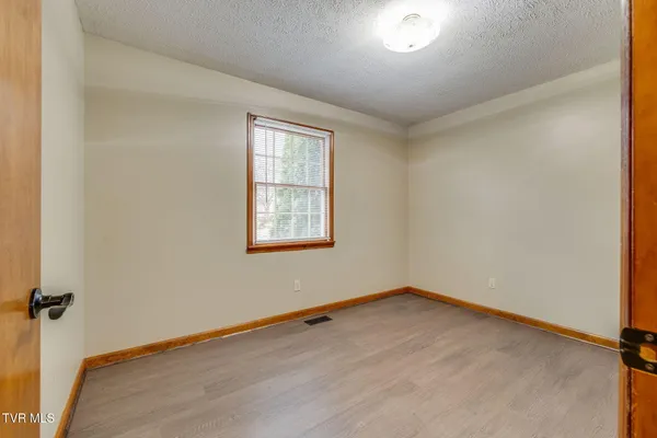 $1,200 | 209 Cherry Street, Unit A, Mount Carmel, TN 37645