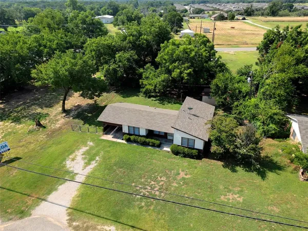 $165,000 | 313 West Highway 199, Springtown, TX 76082