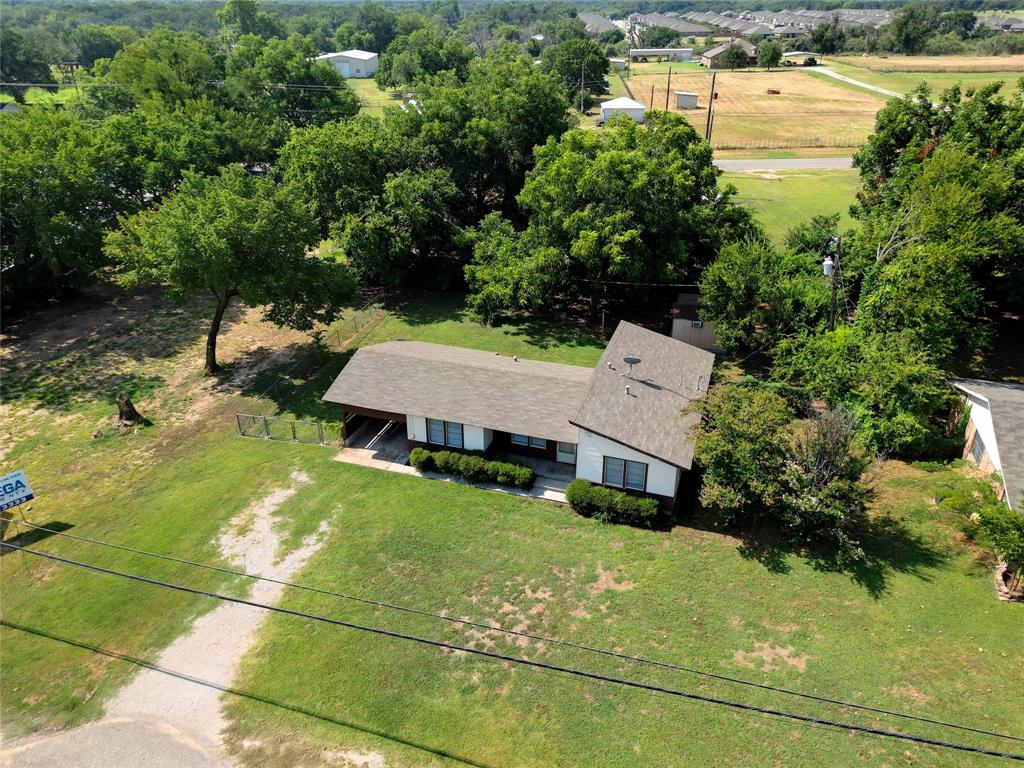 313 West Highway 199 Springtown, TX 76082 - Photo 4 of 4 a aerial view of a house with pool and a yard