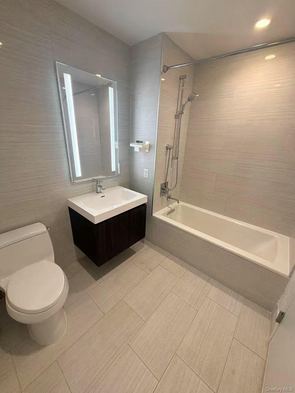 131-05 40 Road, Unit 15D Queens, NY 11354 - Photo 3 of 12