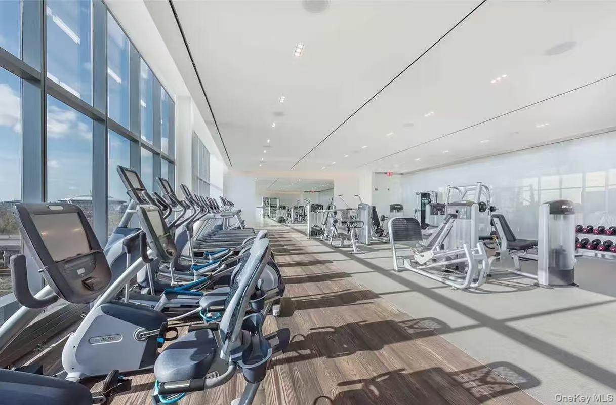 131-05 40 Road, Unit 15D Queens, NY 11354 - Photo 4 of 12