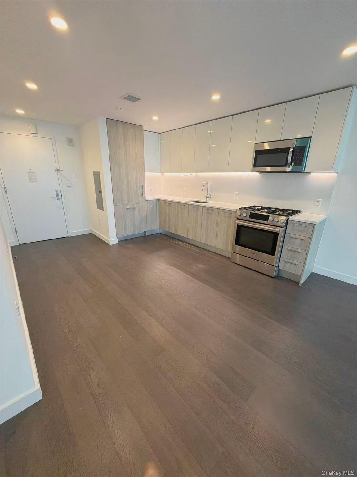 131-05 40 Road, Unit 15D Queens, NY 11354 - Photo 5 of 12