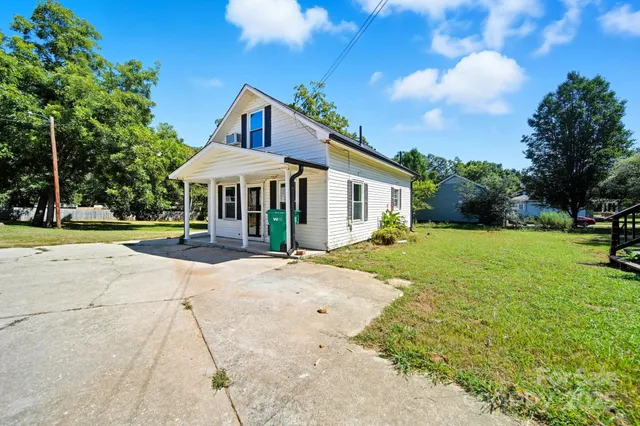 a view of a house with entertaining space