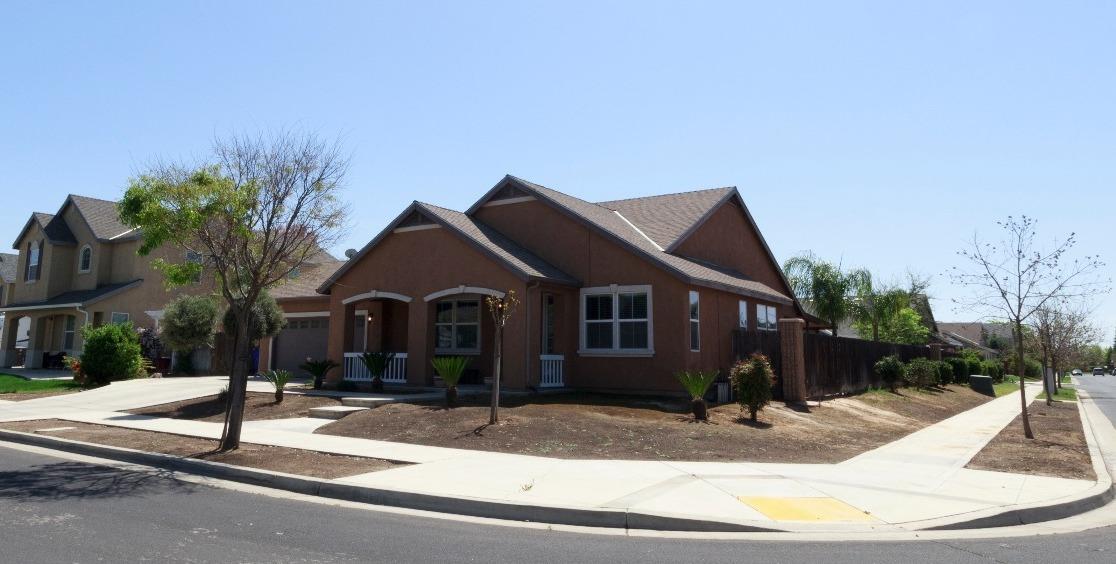 557 Abbott Avenue Reedley, CA 93654 - Photo 1 of 27 Gallery Image 1