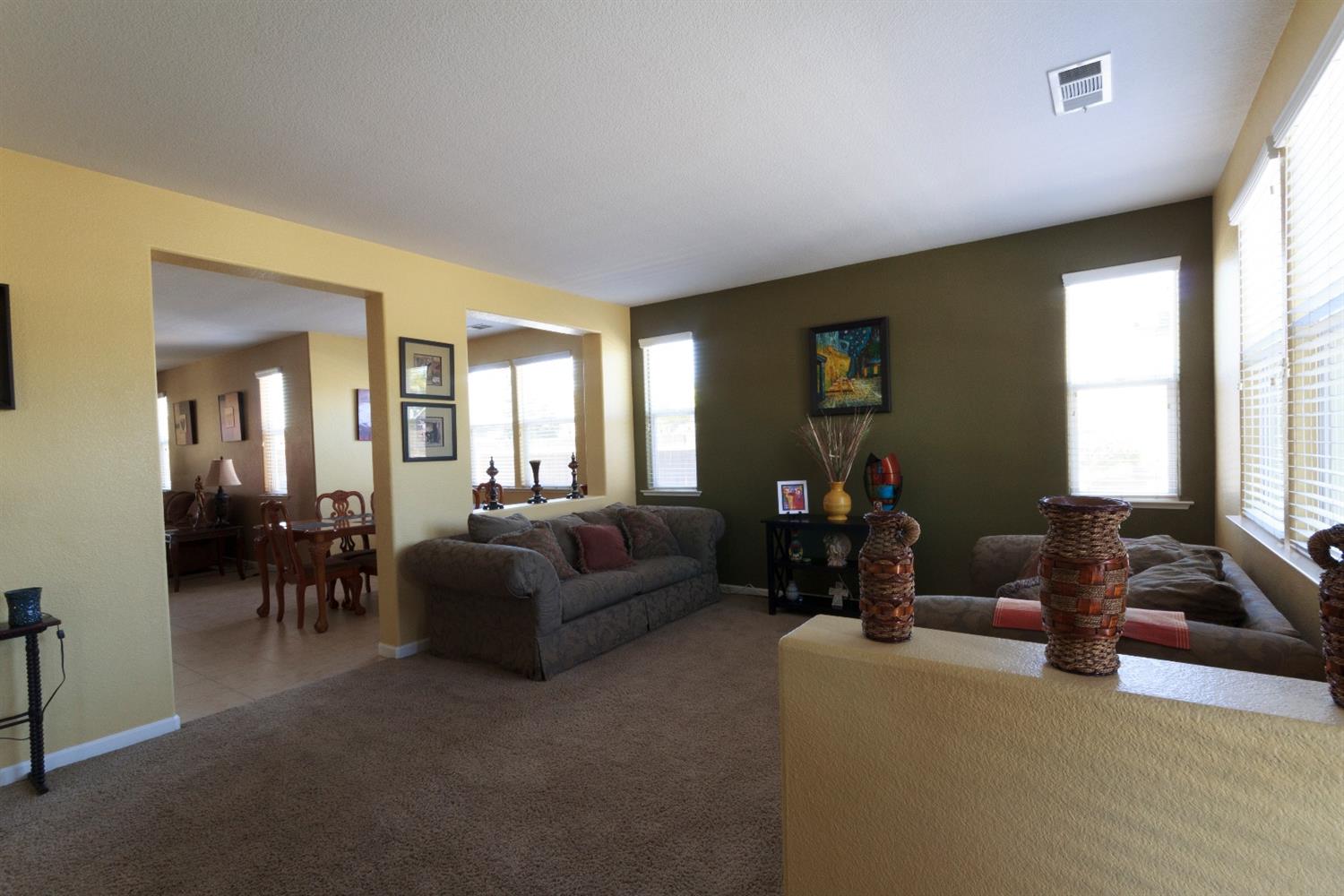 557 Abbott Avenue Reedley, CA 93654 - Photo 2 of 27 Gallery Image 2