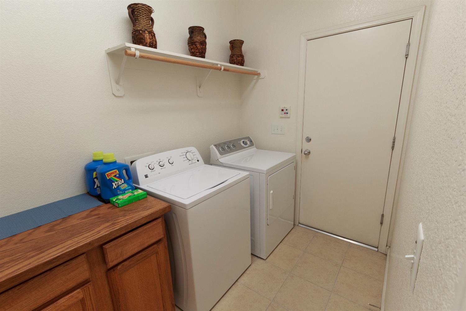 557 Abbott Avenue Reedley, CA 93654 - Photo 14 of 27 Gallery Image 14