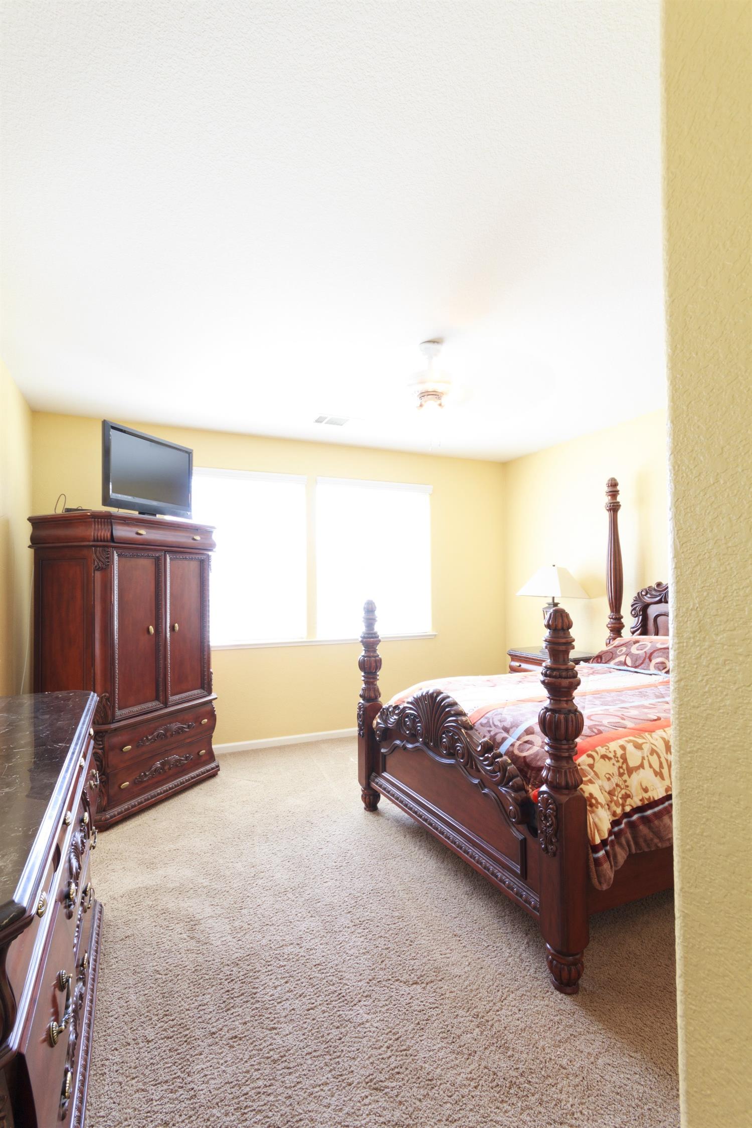 557 Abbott Avenue Reedley, CA 93654 - Photo 18 of 27 Gallery Image 18