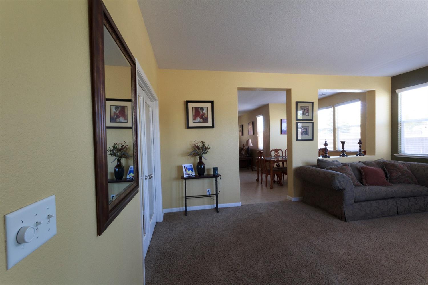 557 Abbott Avenue Reedley, CA 93654 - Photo 3 of 27 Gallery Image 3