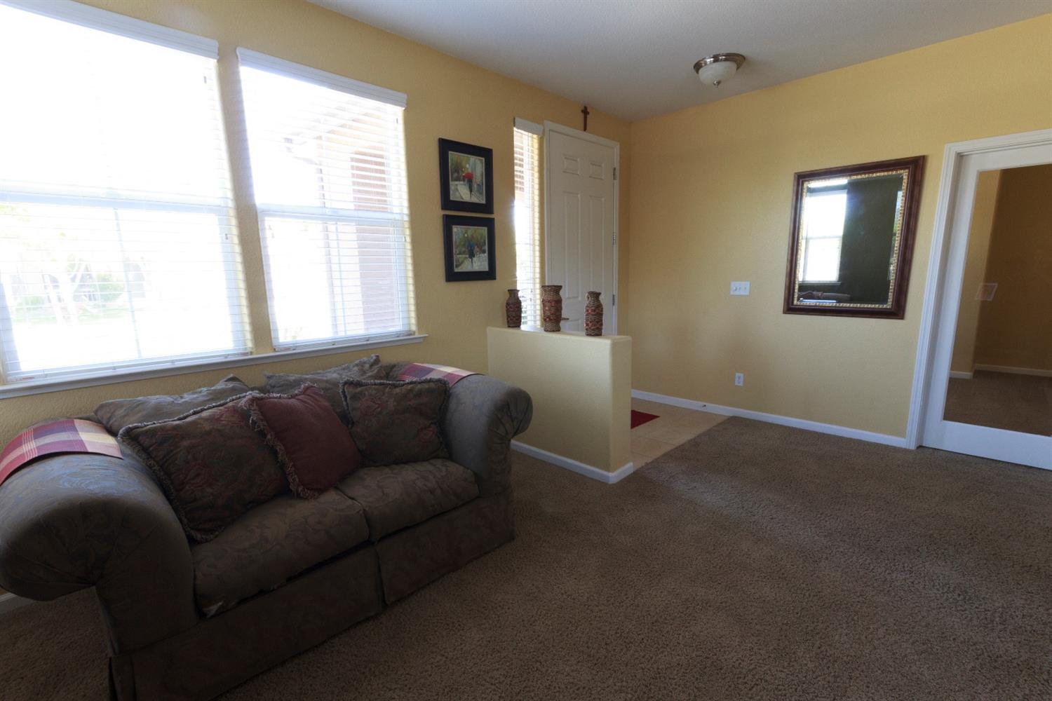 557 Abbott Avenue Reedley, CA 93654 - Photo 4 of 27 Gallery Image 4