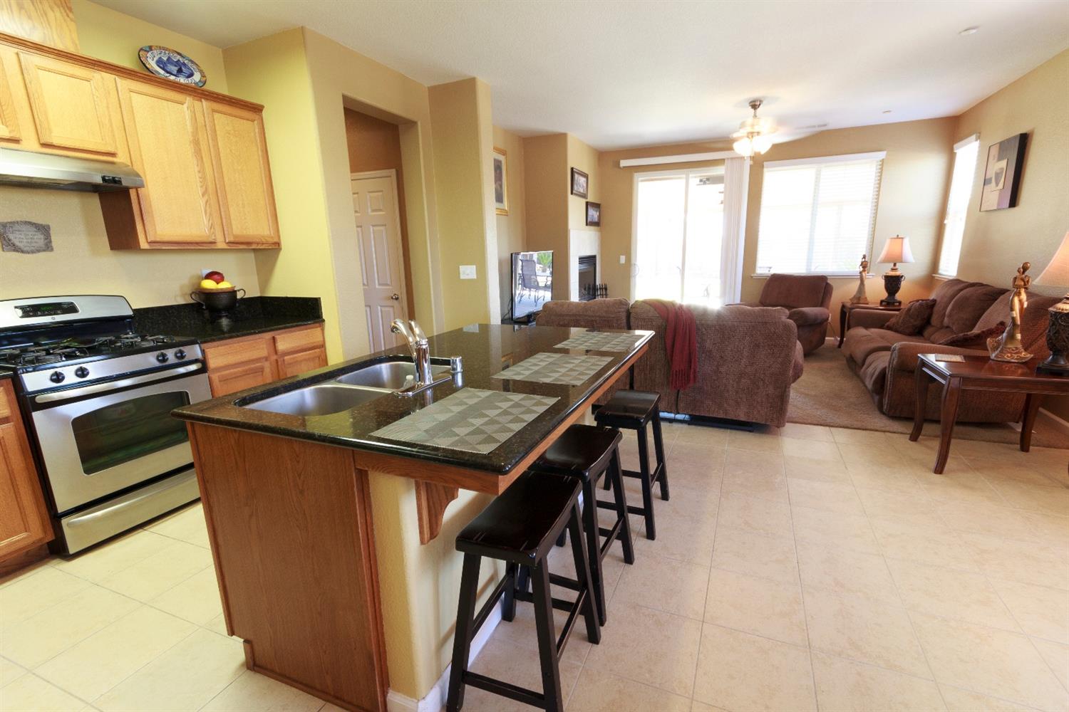 557 Abbott Avenue Reedley, CA 93654 - Photo 7 of 27 Gallery Image 7