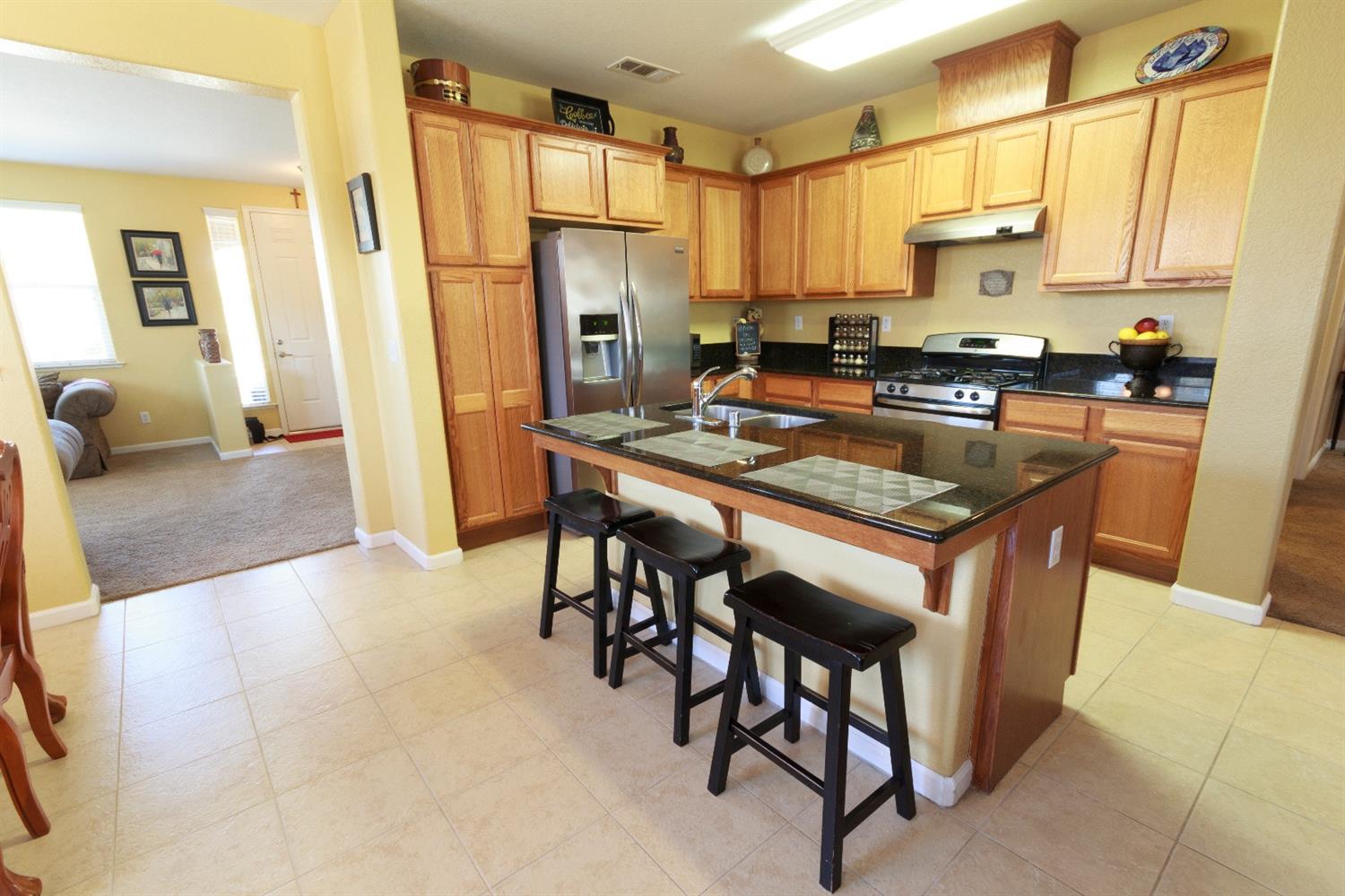 557 Abbott Avenue Reedley, CA 93654 - Photo 8 of 27 Gallery Image 8