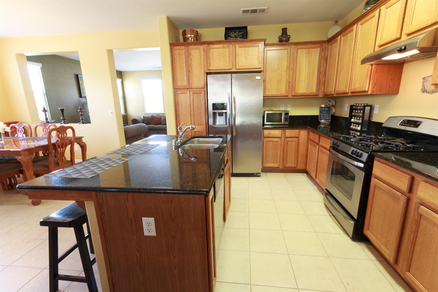 557 Abbott Avenue Reedley, CA 93654 - Photo 9 of 27 Gallery Image 9