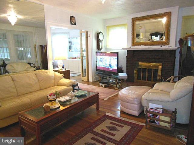3509 Grantley Road Baltimore, MD 21215 - Photo 5 of 30 Living Room