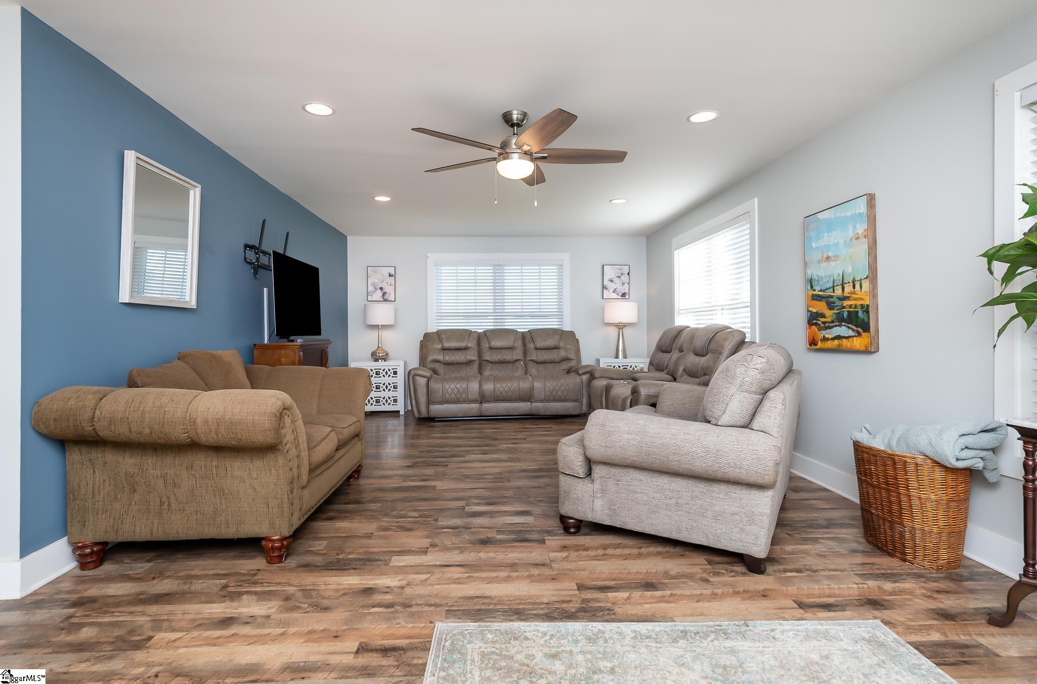 304 State Rd S-39-127 Liberty, SC 29657 - Photo 3 of 35
