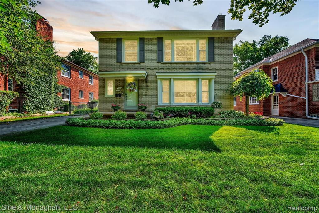 954 Harcourt Road Grosse Pointe Park, MI 48230 - Photo 2 of 46