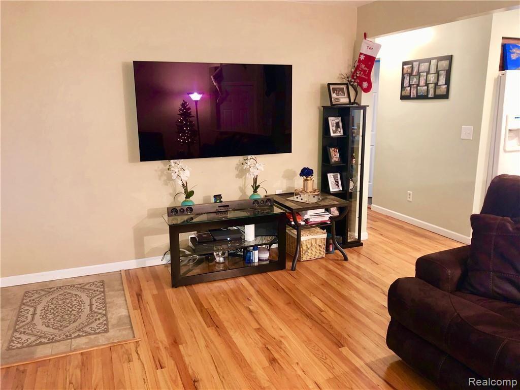 2812 Riverside Drive Port Huron, MI 48060 - Photo 9 of 36