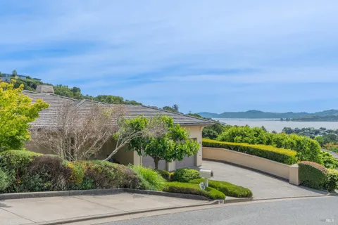$3,000,000 | 66 Inverness Drive, San Rafael, CA 94901