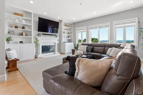 $3,000,000 | 66 Inverness Drive, San Rafael, CA 94901