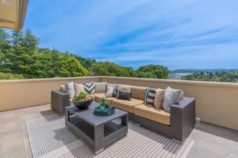 $3,000,000 | 66 Inverness Drive, San Rafael, CA 94901