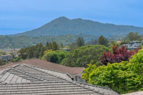 $3,000,000 | 66 Inverness Drive, San Rafael, CA 94901