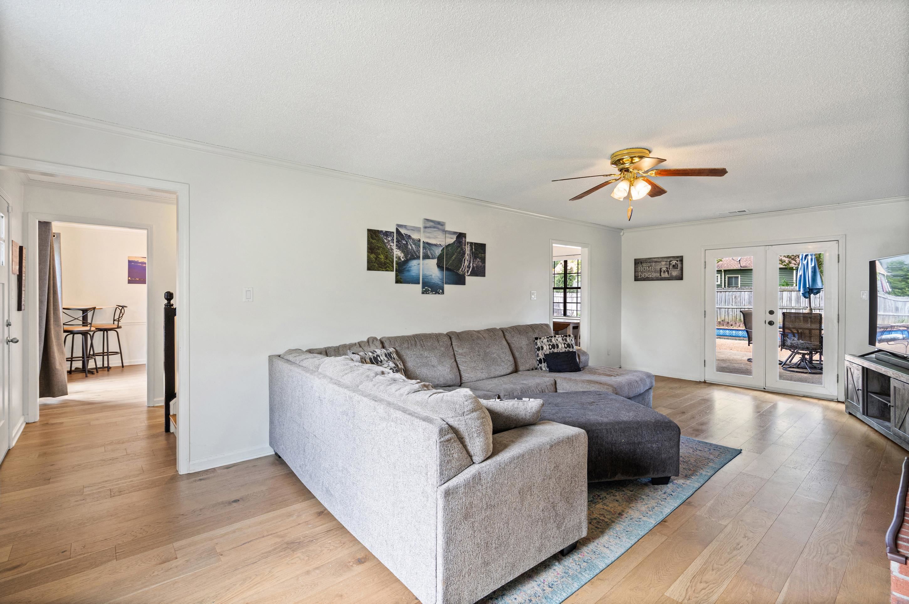 897 Wood Cove Collierville, TN 38017 - Photo 6 of 30 a living room with furniture and wooden floor