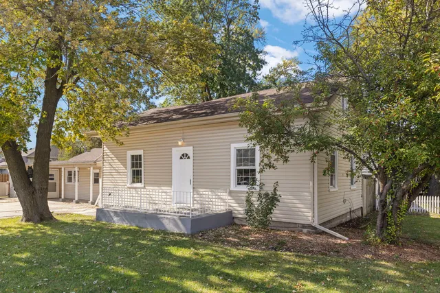 a view of a house with a yard