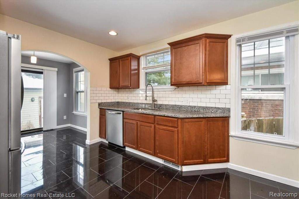 1452 Bishop Road Grosse Pointe Park, MI 48230 - Photo 13 of 48
