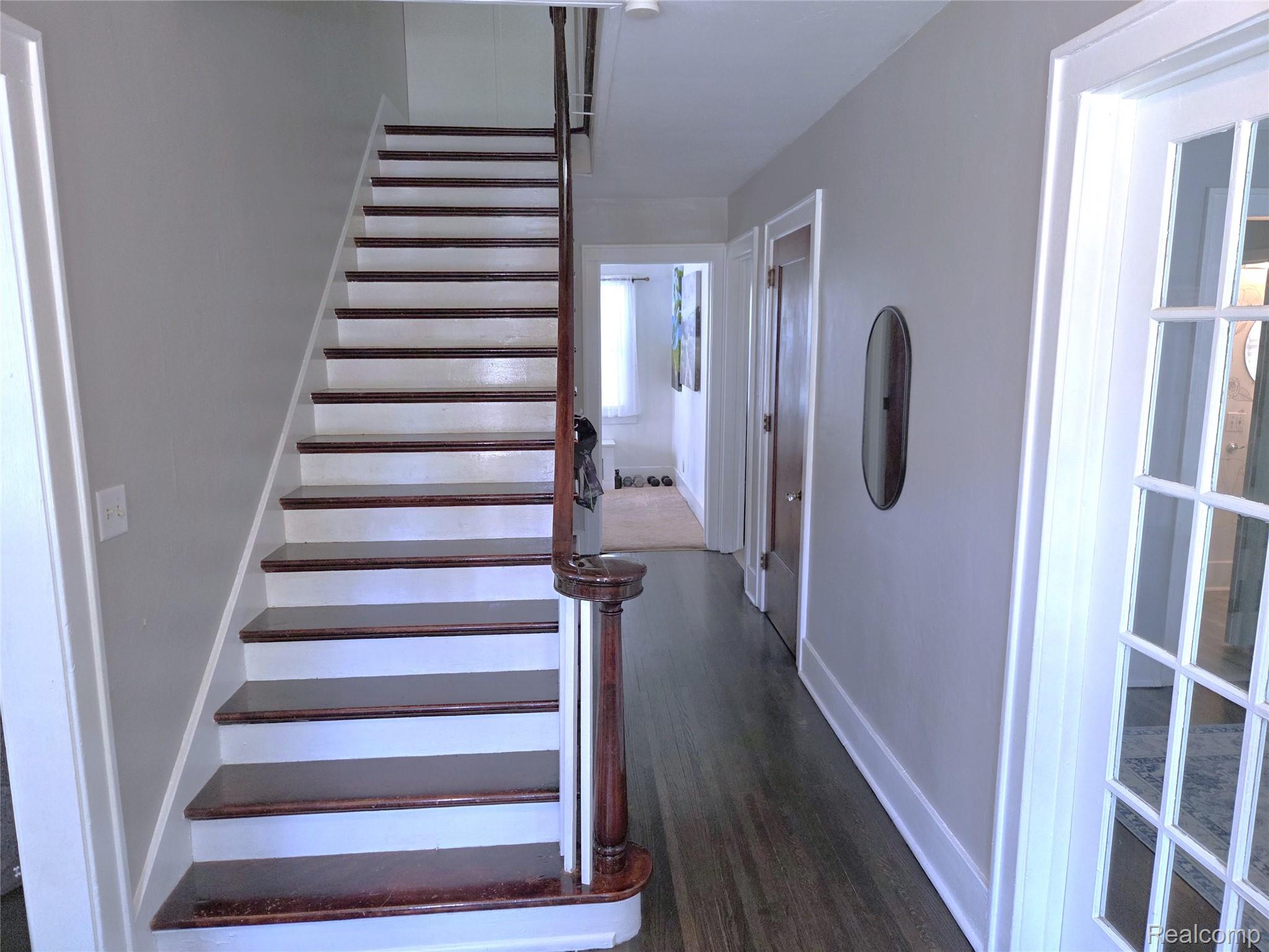 205 East Iroquois Road Pontiac, MI 48341 - Photo 3 of 25 Entry.jpg