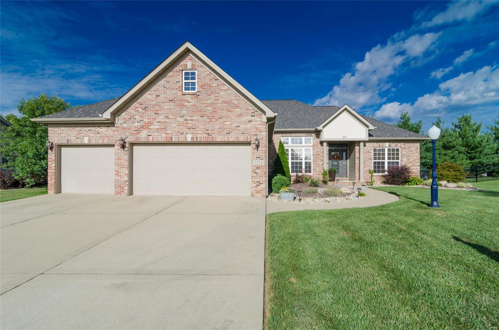 3324 Piazza Lane Edwardsville, IL 62025 - Photo 3 of 37