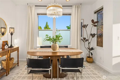 $1,150,000 | 524 12th Avenue East, Unit 301, Seattle, WA 98102