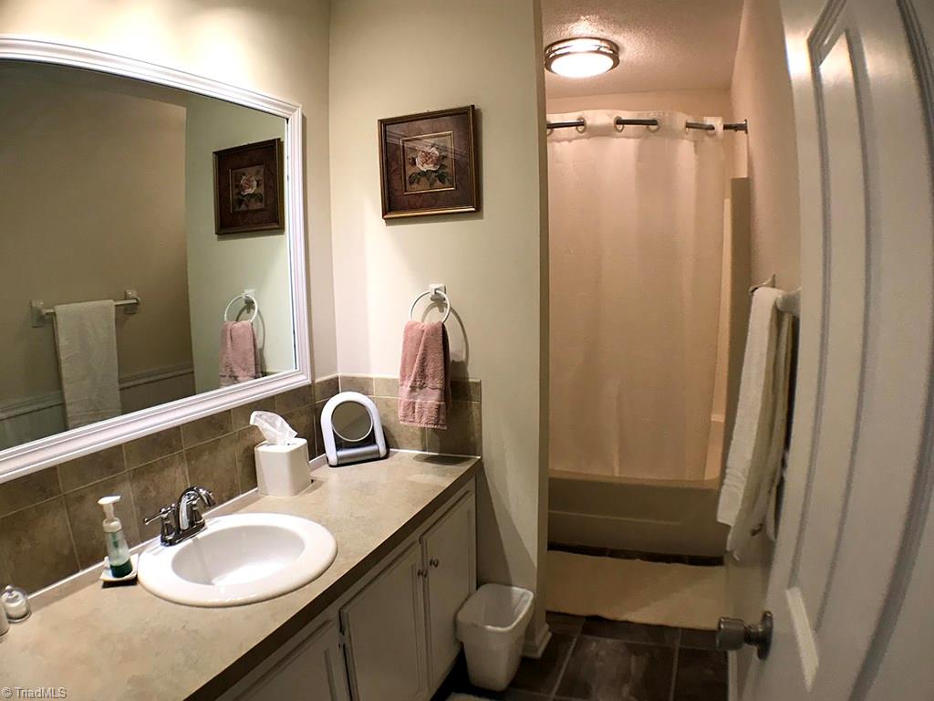 1713 Valley Brook Road Clemmons, NC 27012 - Photo 8 of 23 Hall full bath with tub