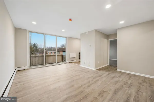$94,900 | 100 East Glenolden Avenue, Unit R11, Glenolden, PA 19036