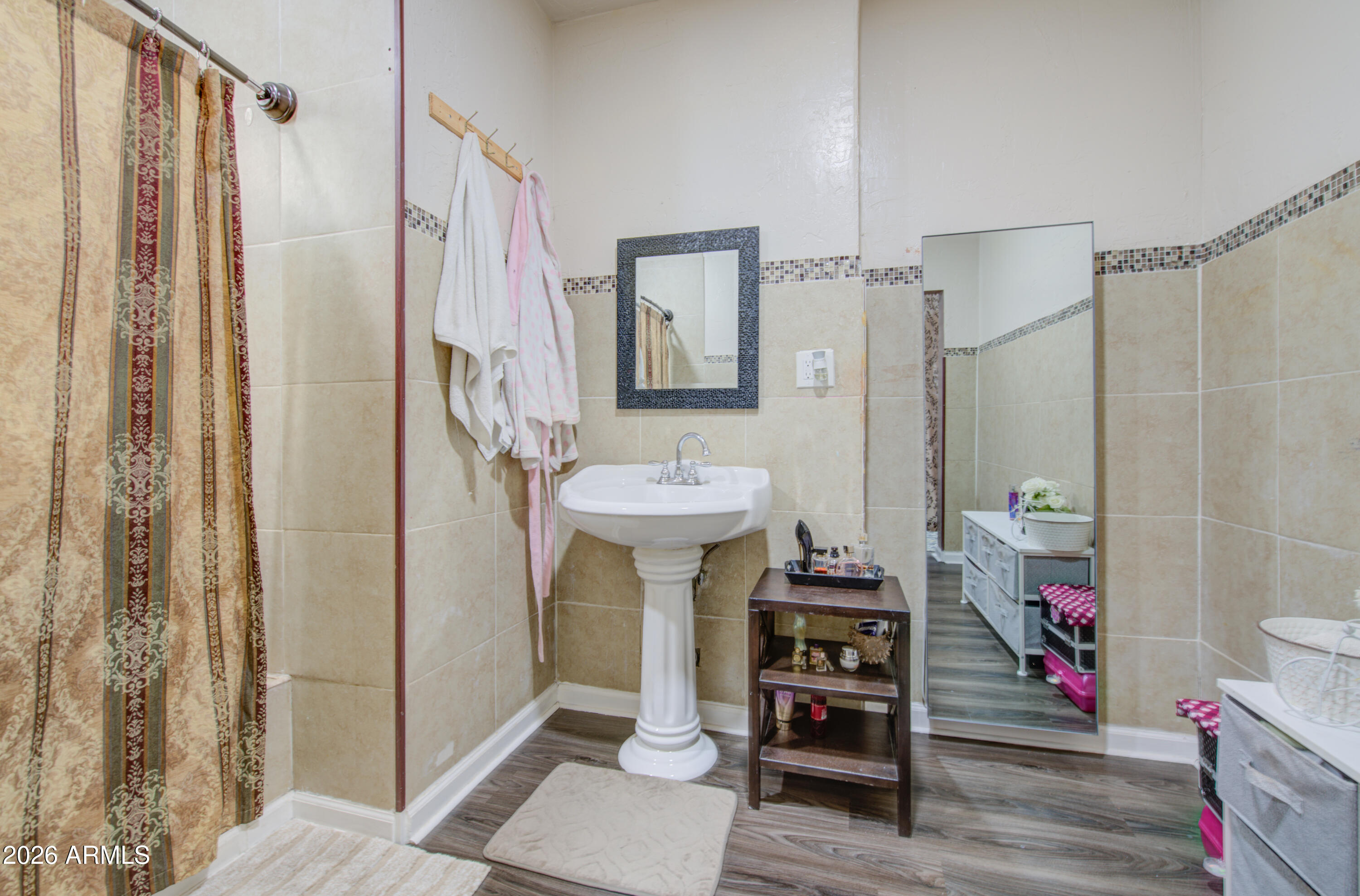 7004 West Coronado Road Phoenix, AZ 85035 - Photo 23 of 41 Primary Bath 1