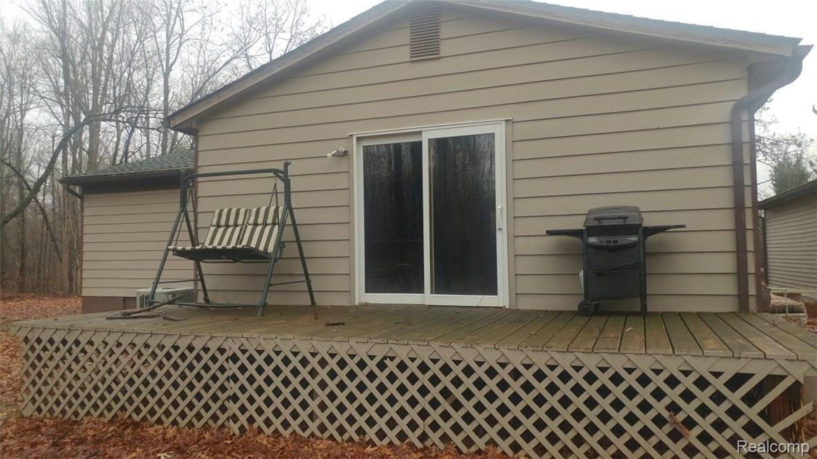 533 West Predmore Road Oakland, MI 48363 - Photo 2 of 13 20170125_102328_resized.jpg