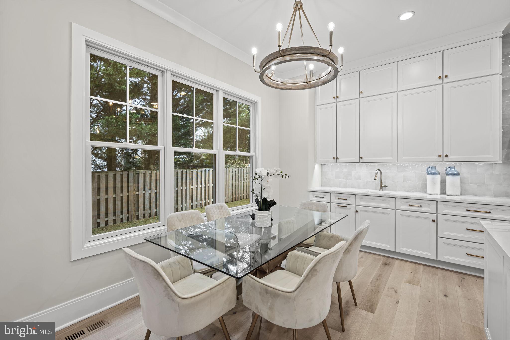 8911 Ewing Drive Bethesda, MD 20817 - Photo 11 of 67 Breakfast Area