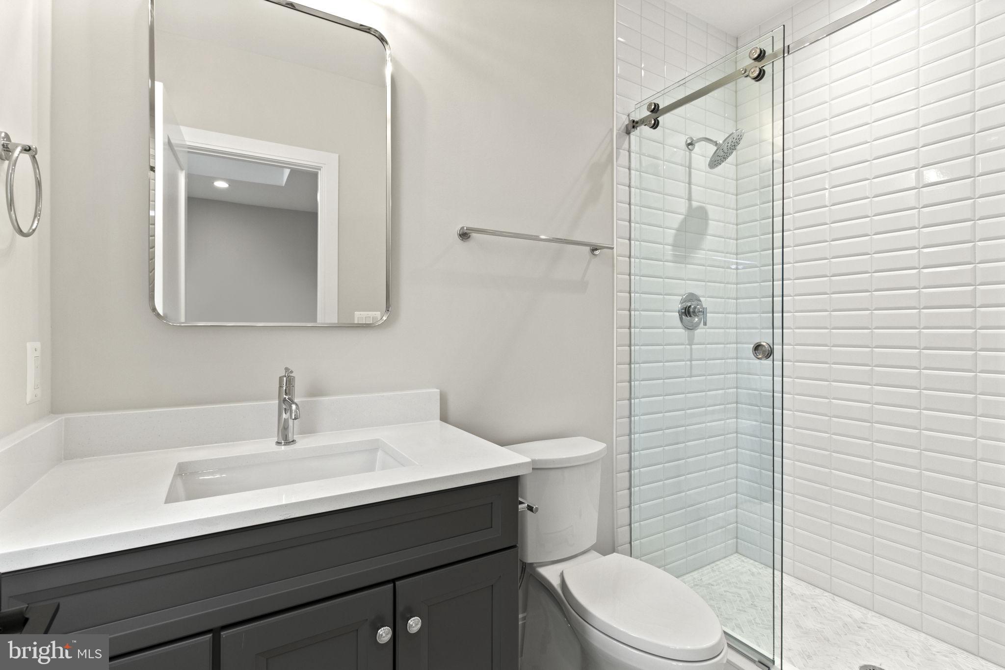 8911 Ewing Drive Bethesda, MD 20817 - Photo 47 of 67 Bedroom #4 Bath