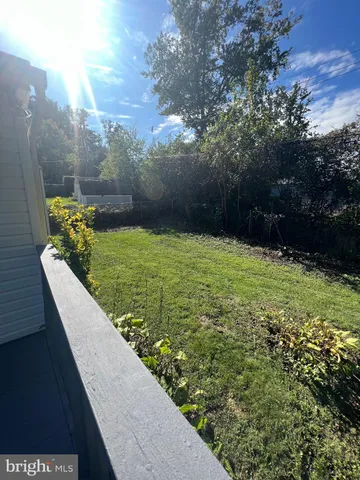 a view of a yard front view