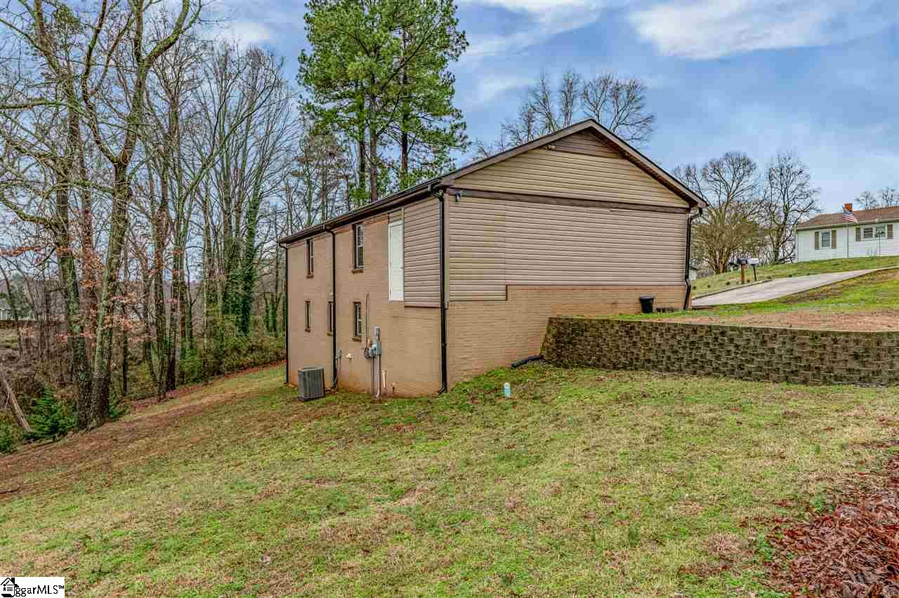 111 State Rd S-42-2623 Greer, SC 29651 - Photo 3 of 28 Gallery Image 3