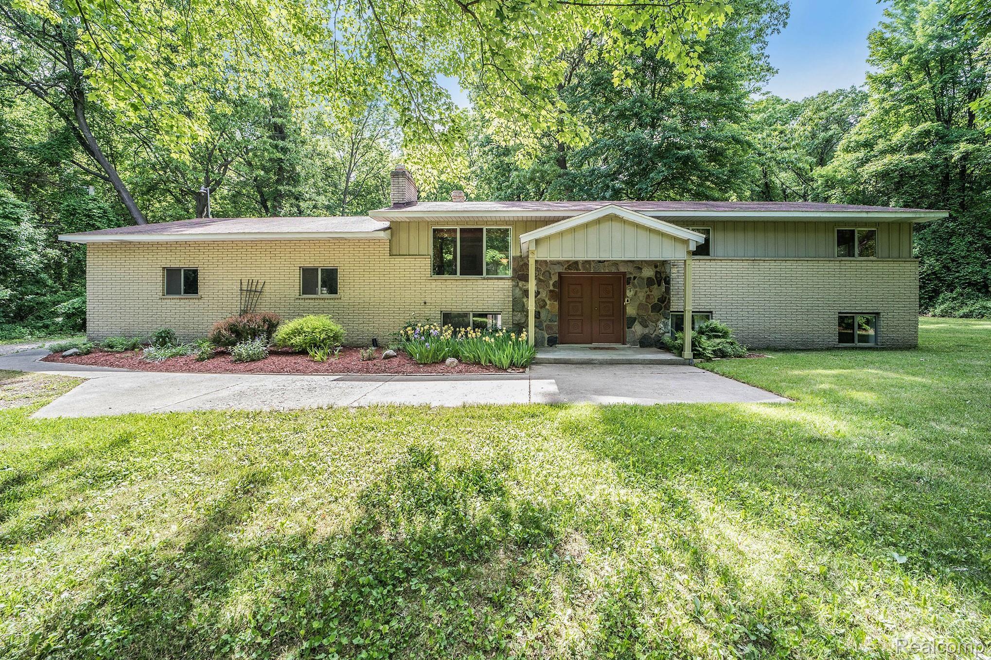 7129 Sashabaw Road Clarkston, MI 48348 - Photo 1 of 34 017A6042.jpg
