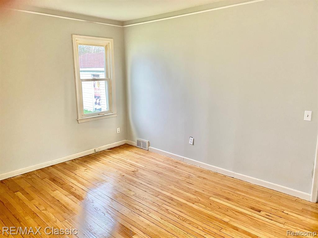 21313 Inkster Road Farmington Hills, MI 48336 - Photo 8 of 19
