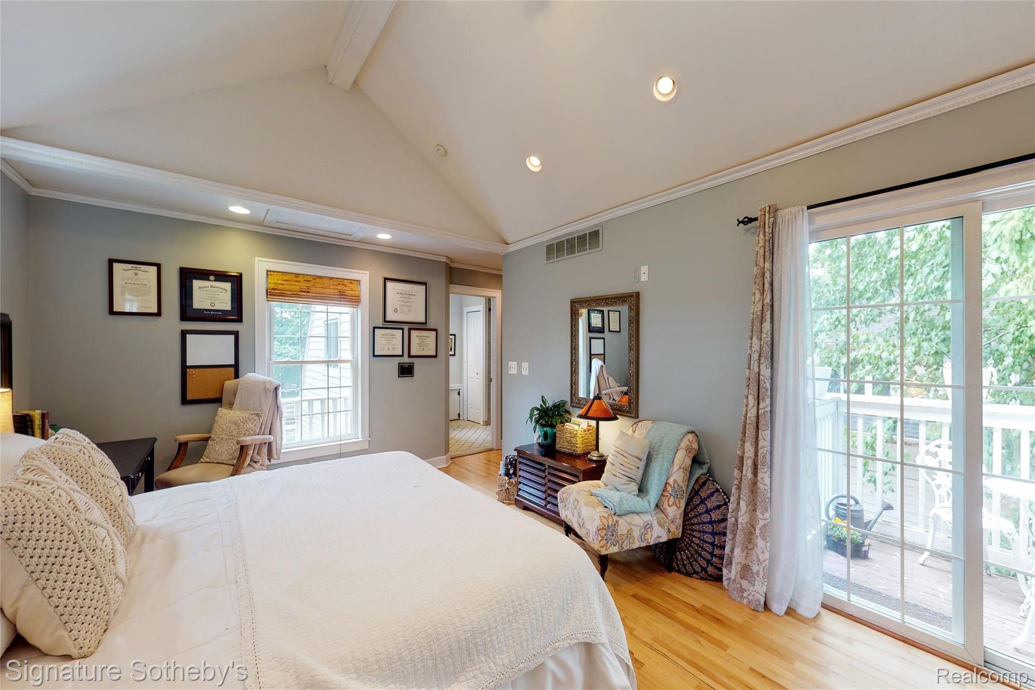 90 Mapleton Road Grosse Pointe, MI 48236 - Photo 16 of 43 Master Bedroom3.jpg