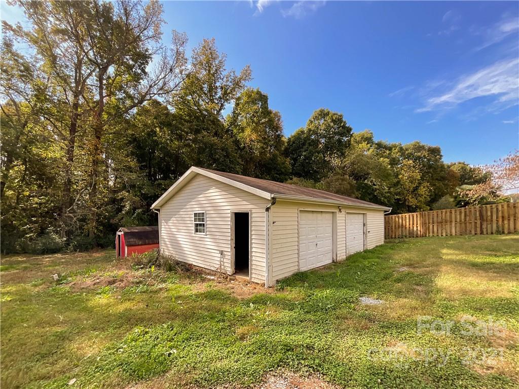 3512 Edwards Road Wingate, NC 28174 - Photo 6 of 42 a view of a backyard of the house