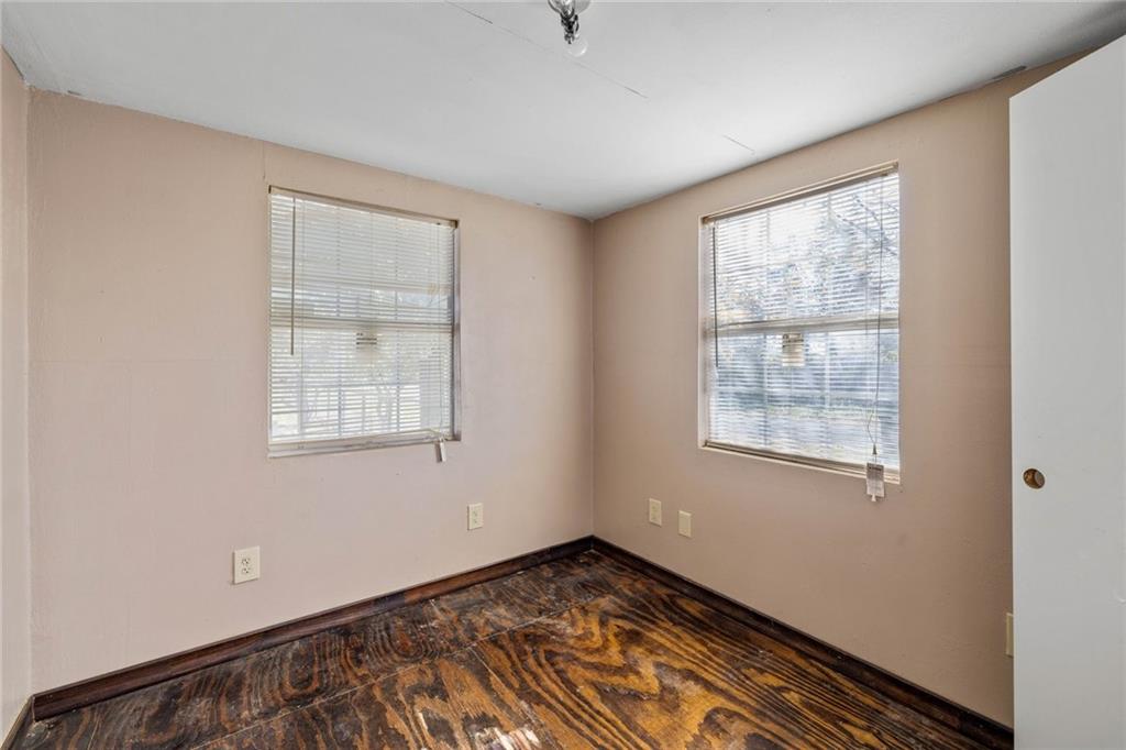 211 7th Street Jarrell, TX 76537 - Photo 20 of 26 an empty room with windows