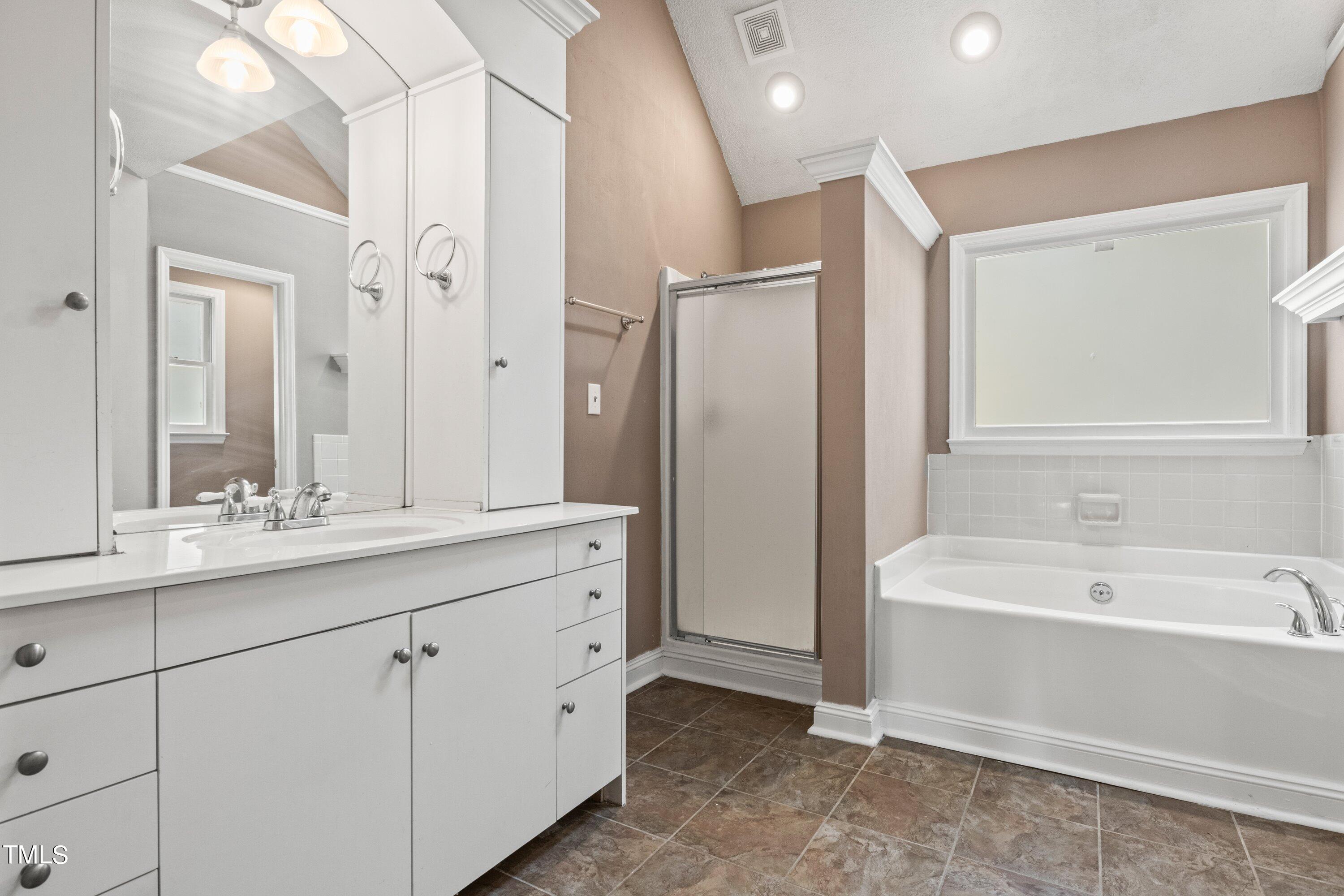 4625 Thurmount Place Raleigh, NC 27604 - Photo 18 of 34 19-4625 Thurmount Pl20230320_0019